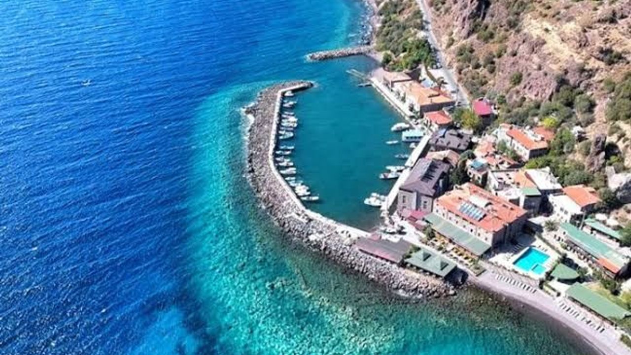 İzmir Seferihisar'da tarihi atmosferde Eski İskele Antik Liman Plajı