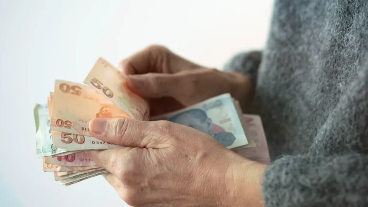 Bankacılıkta Faiz Rüzgarı Yön Değiştirdi: Mevduat ve Kredide Gerileme Başladı