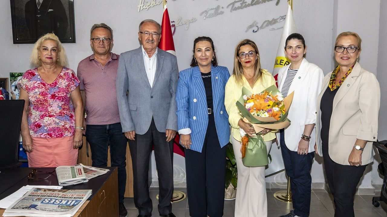 İYİ Parti İzmir İl Başkanı, gazetecilerle basın özgürlüğü konusunu değerlendirdi