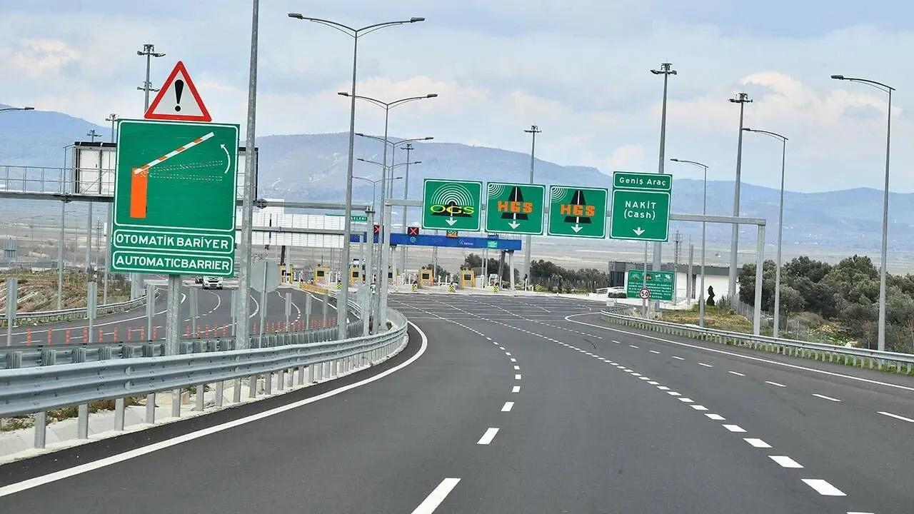 İzmir-Çeşme ve İzmir-Aydın otoyollarının özelleştirme süresi 30 yıl olarak belirlendi