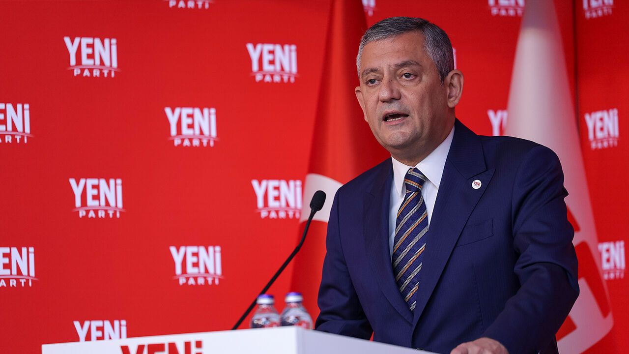 Özgür Özel'den fon skandalı açıklaması: "Asrın soygununun maliyeti 90 milyar dolar"