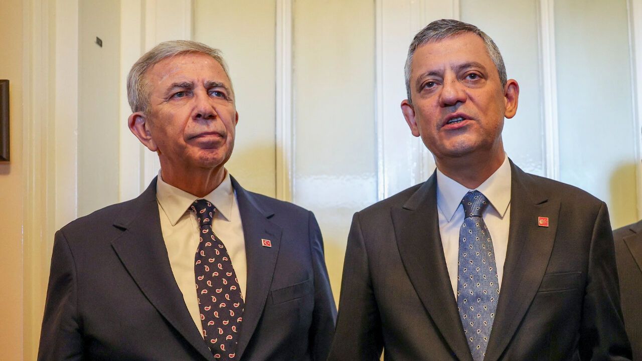 Özgür Özel, Mansur Yavaş'ı tebrik etti: Kararlarına saygı gösterileceğini belirtti