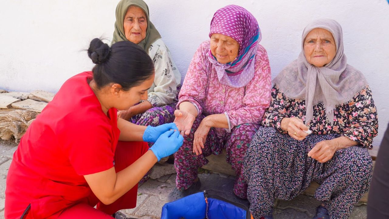 Seferihisar Belediyesi Sağlık Hizmetlerini Köylere Taşıyor