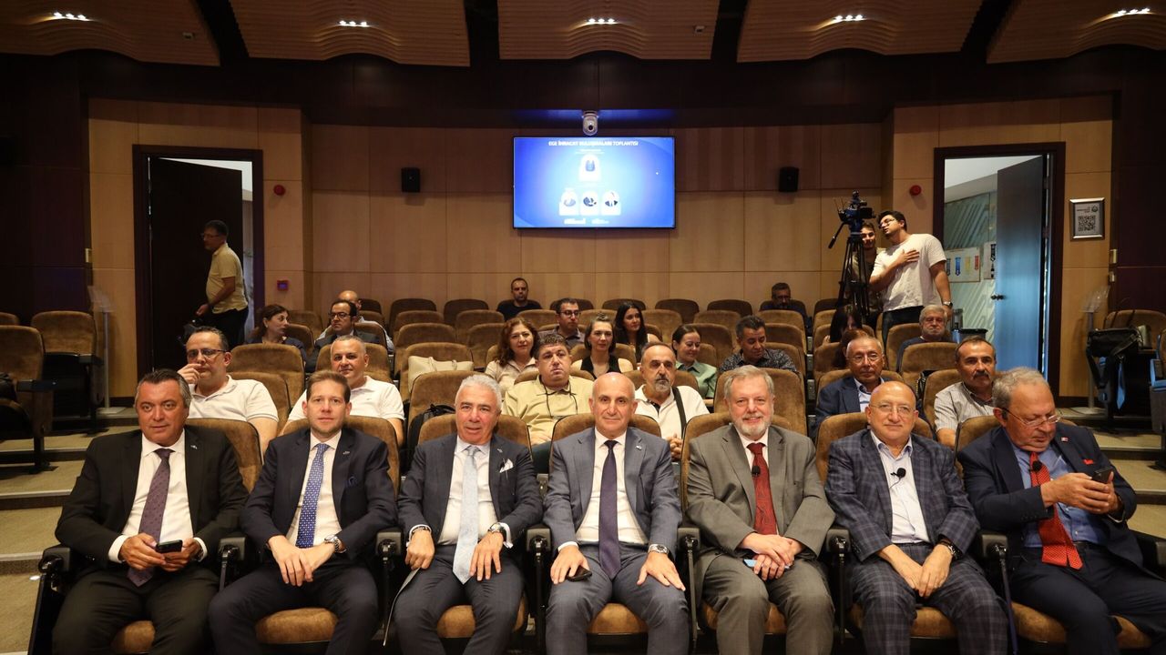 Ege İhracatında 19 Milyar Dolar Aşıldı: Öztürk'ün Çift Hane Büyüme Mesajı