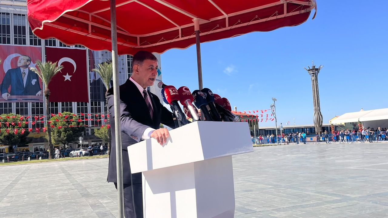 Tugay'dan 9 Eylül Cumhuriyet Meydanı konuşması