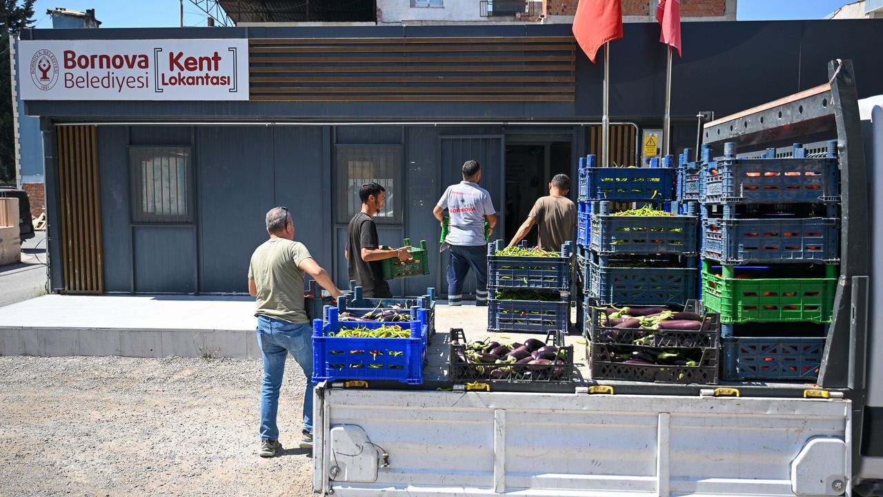 Dayanışma Tarlası’nın bereketli mahsulleri Kent Market ve Kent Lokantalarında vatandaşla buluşuyor