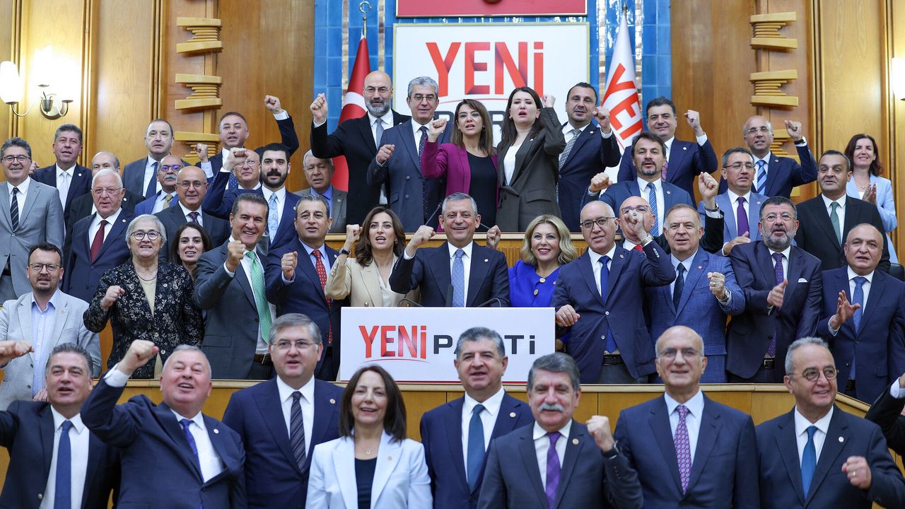 YENİ Partide isim değişikliği gündemi: Üç alternatif isim öne çıktı