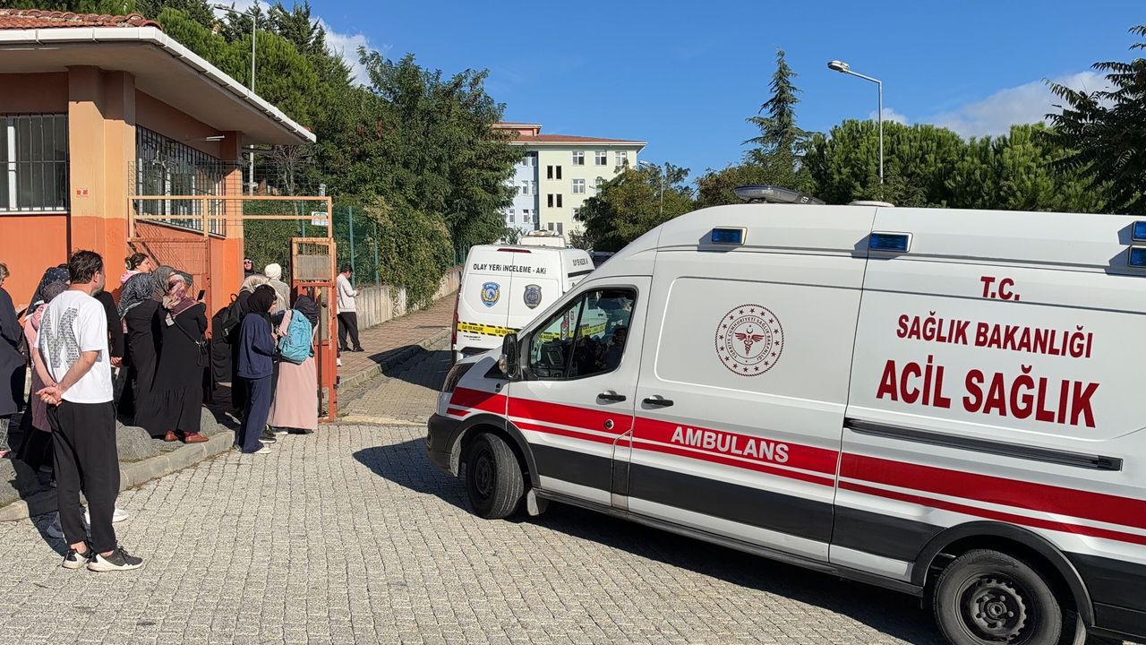 Başakşehir'de okulda bıçaklı kavga: 5 öğrenci yaralandı
