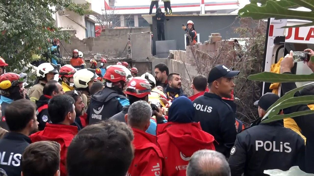 Maltepe'de 6 katlı bina çöktü!