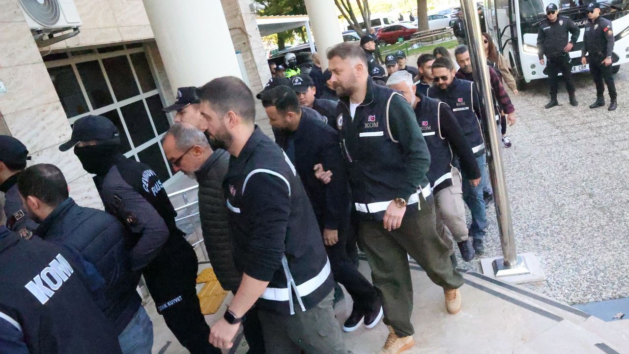 Milas Belediyesi soruşturmasında 18 tutuklama, aralarında belediye başkanı da var