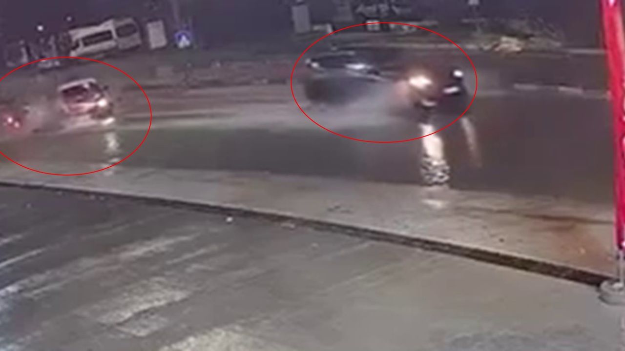 Hatay’da yağış kazayı beraberinde getirdi: 3 araç birbirine girdi