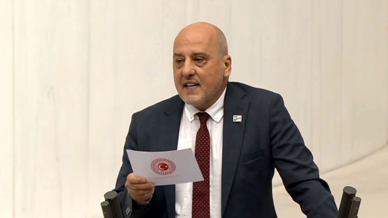 TİP Milletvekili Ahmet Şık hastaneye kaldırıldı, durumu iyi