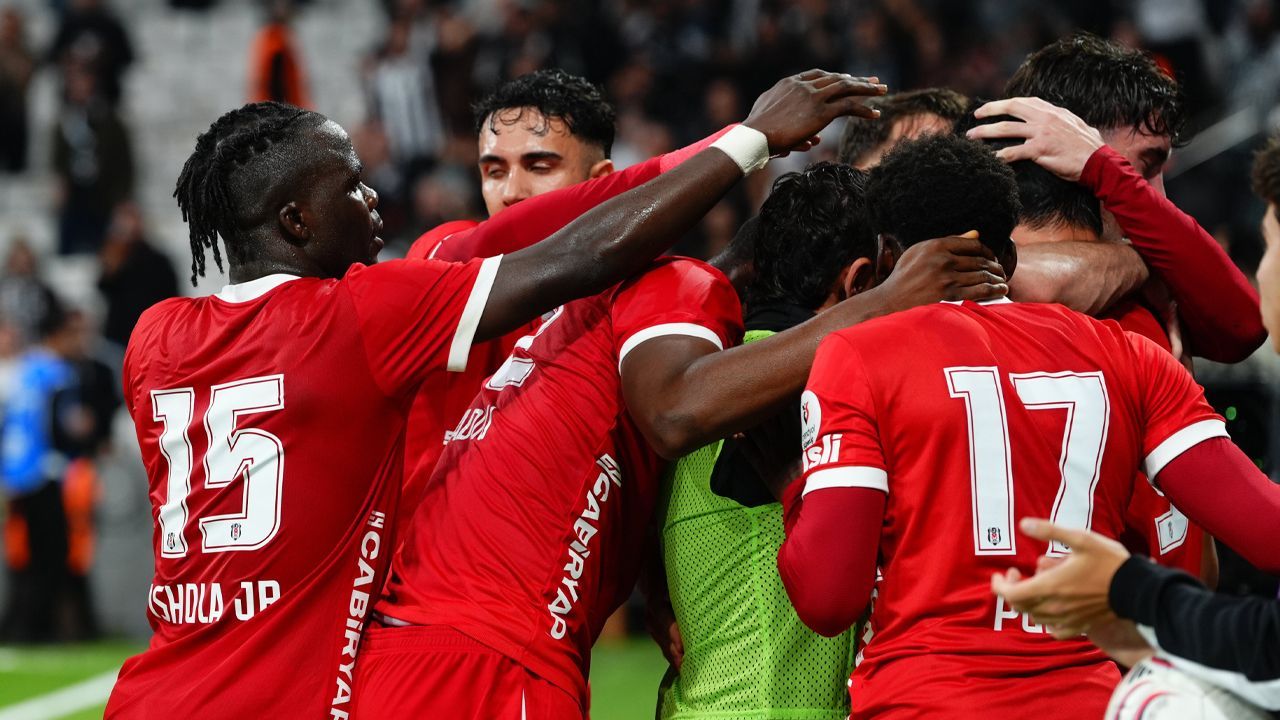 Beşiktaş, Dolmabahçe'de Başakşehir'i 2-0 mağlup etti