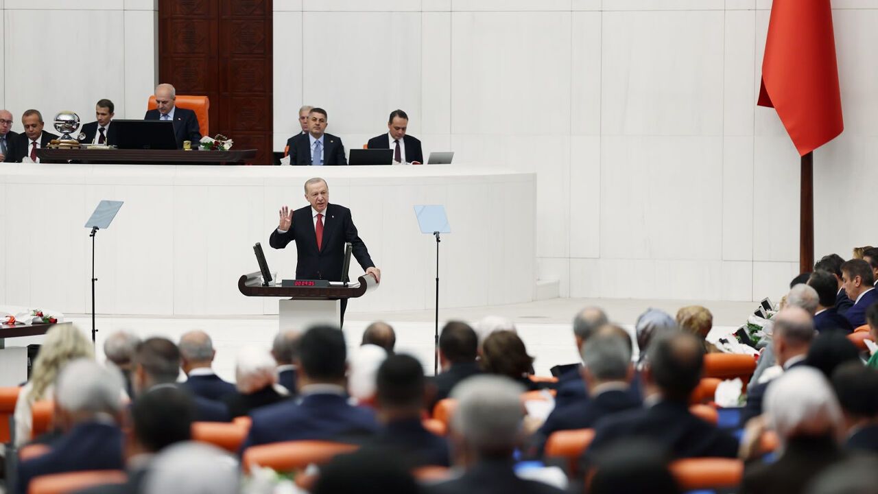 Erdoğan, fon soruşturması ve anayasa mesajları verdi