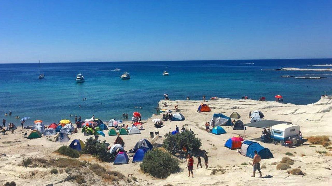 Aliağa Yalı Mevkii Kamp Alanı: İzmir’de Ege Denizi Kıyısında Doğayla İç İçe Bir Kaçış