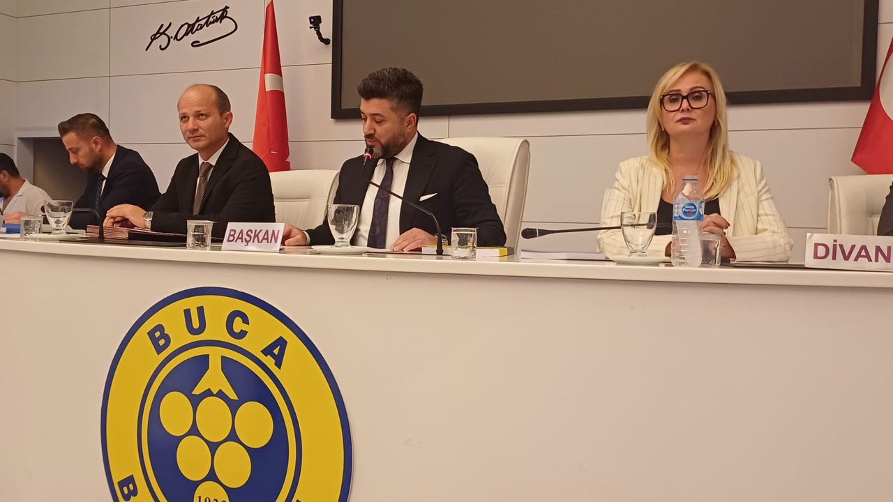 Buca Belediye Meclisinde kent lokantası konuşulurken AK Parti’li üye salonu terk etti!