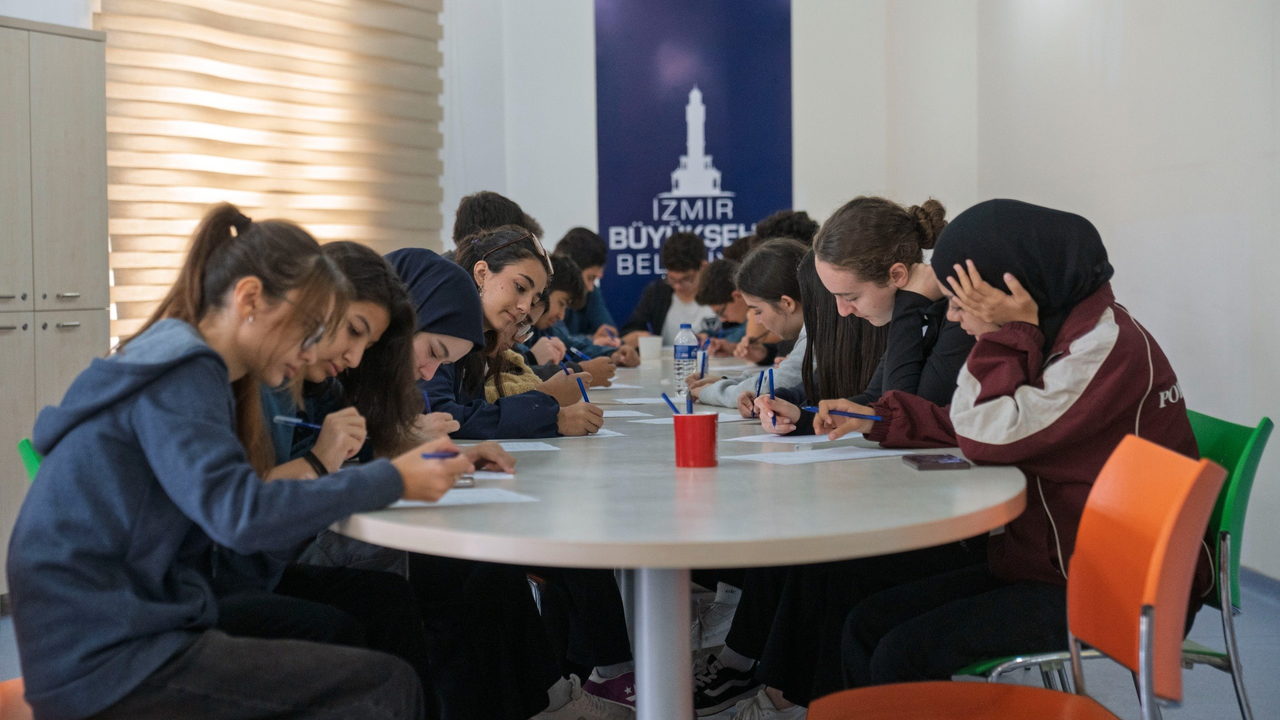 İzmir’de empati parkuru: Engelleri deneyimleyerek fark ediyorlar