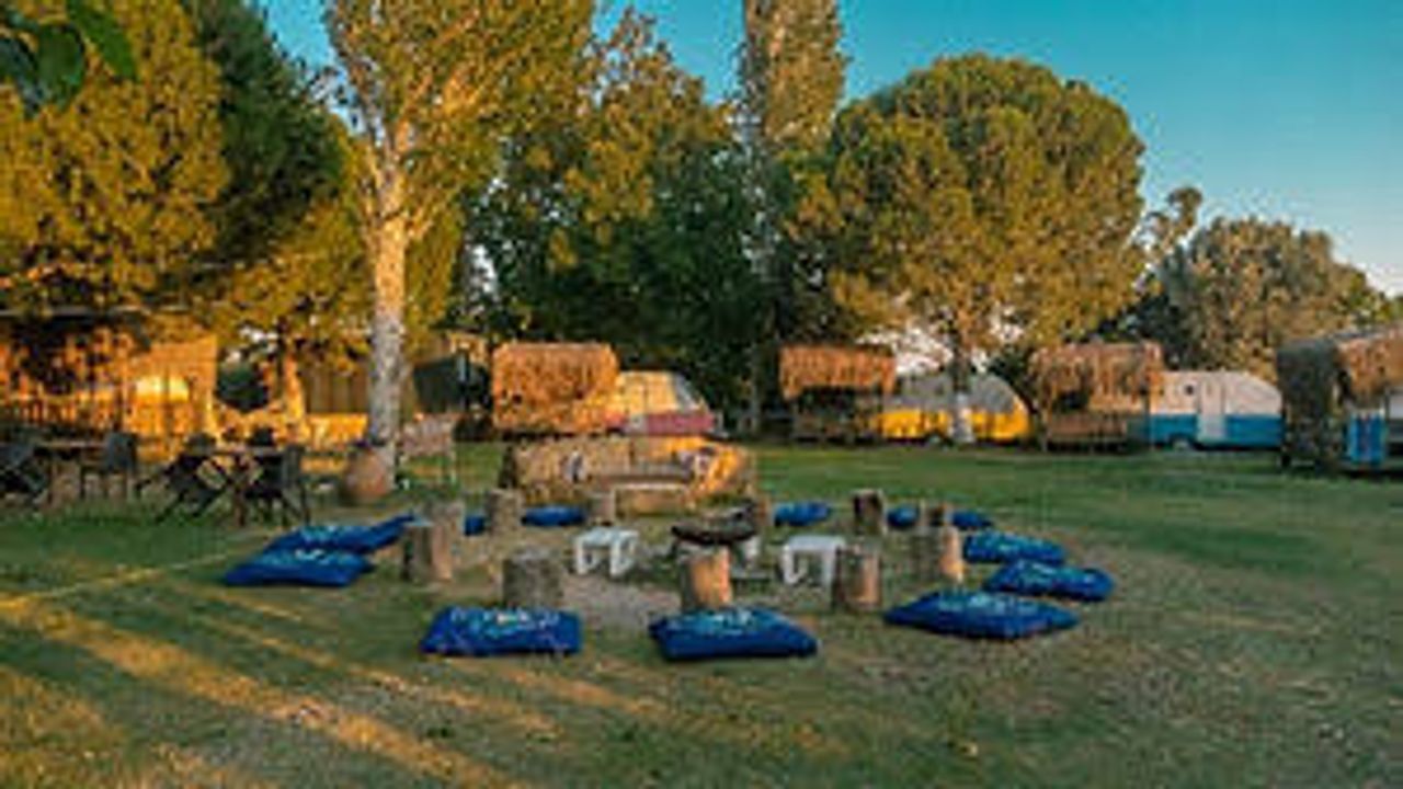 Mona Glamping Caravan Suites: Seferihisar'da doğayla iç içe tatil