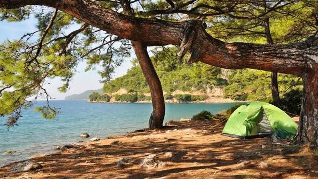 Karakuzu Kamp Alanı: İzmir Aliağa’da Doğayla İç İçe Kamp ve Yürüyüş Rehberi