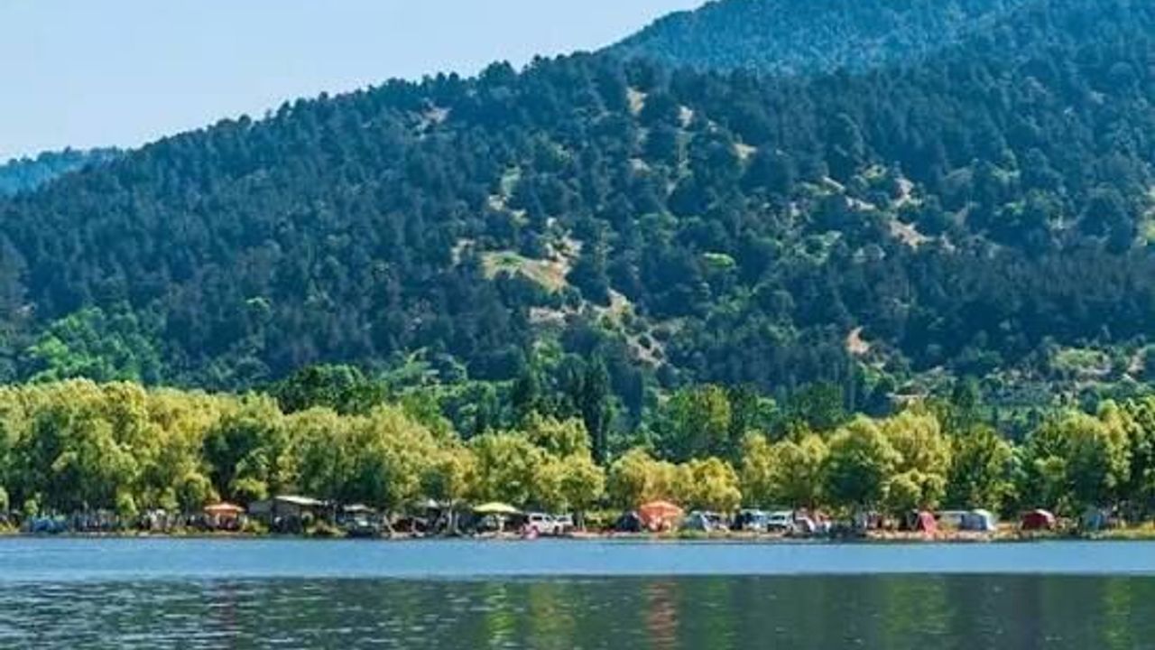 Gölköy Kamp Alanı: Ödemiş’te Göl Manzarası Eşliğinde Kamp Keyfi