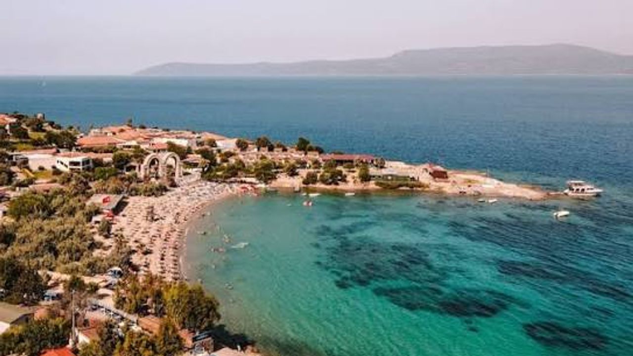 Akkum Koyu: Urla’nın Berrak Denizi ve Sakin Sahili