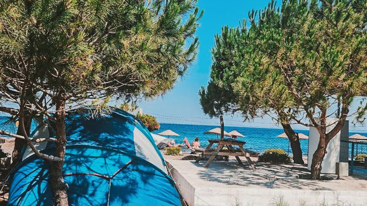 Urla Deniz Çadır Kamp: Accommodation, Natural Attractions, and Transportation Guide