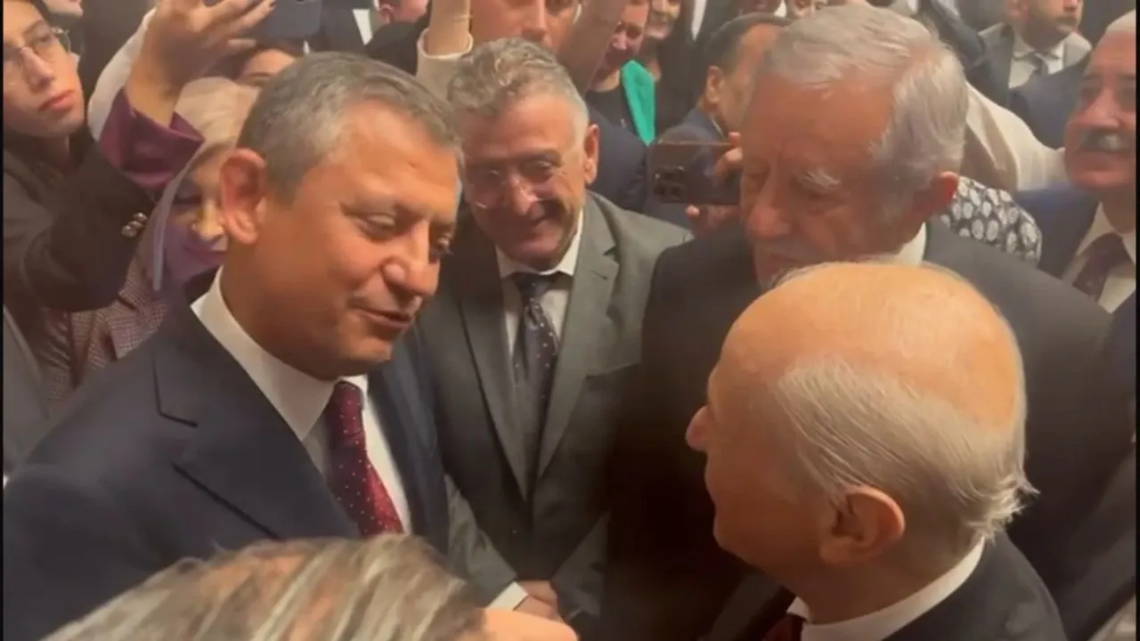 Meclis'te Özgür Özel ve Devlet Bahçeli arasında gündeme damga vuran di