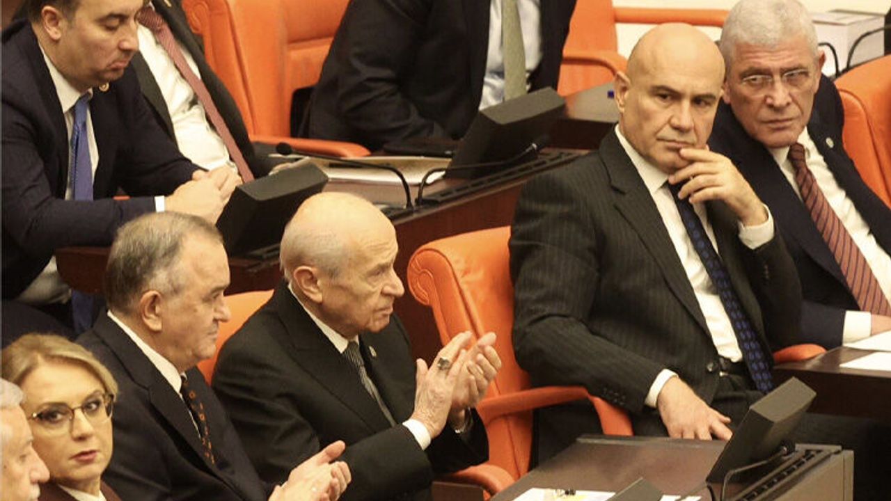 Meclis'te tarihî anlar: Devlet Bahçeli, DEM Parti liderini alkışladı