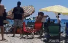 İzmir Çeşme Altınkum Plajı’nda “Şemsiye açamazsın” kavgası kamerada