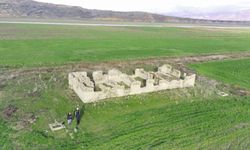 Elazığ’da sular çekildi, 83 yıllık tren istasyonu gün yüzüne çıktı