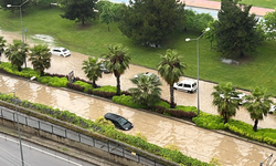 Şehir kıyamet yeri gibi! Sel nedeniyle 4 ilçede okullar tatil edildi