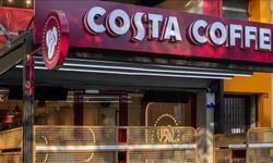 Dünyaca ünlü kahve markası Costa Coffee boykot ediliyor! Minibüste skandal fotoğraf