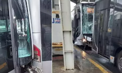 İstanbul'da iki metrobüs çarpıştı! Bölgeye ekipler sevk edildi