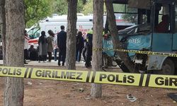 Öğrenci Taşıyan Midibüs Kaza Yaptı: 1 Ölü, 15 Yaralı