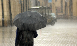 Meteorolojiden sağanak uyarısı: Şemsiyesiz çıkmayın