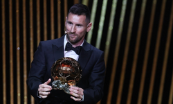 Artık kendi rekorlarını kırıyor: Lionel Messi yine Ballon d'Or kazandı