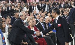 Oy verme işlemi başladı: CHP 'Genel Başkanı'nı seçiyor