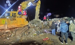 Kayseri'de facia! Çöp kamyonu belediye işçisinin üzerine çöp boşalttı işçi kayıp