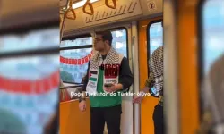 Adana'da metroda Filistin için şiir okuyan gence Doğu Türkistan tepkisi!