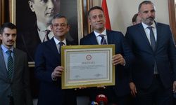 CHP Genel Başkanı Özgür Özel, mazbatasını aldı!
