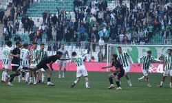 Bursaspor-Diyarbekirspor maçı savaş alanına dönüştü! 5 oyuncu kırmızı kart gördü