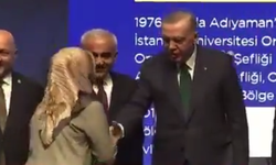 AK Parti kadın kolları başkanı Cumhurbaşkanı Erdoğan'ın elini sıkmadı!