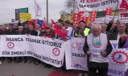 Emekliler Kadıköy'de eylem yaptı: Emeklileri dilenci gibi görmekten vazgeçin