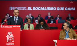 Özgür Özel Sosyalist Enternasyonal Başkan Yardımcılığına seçildi