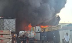 Ankara'da korkutan yangın! Hurdacılar sitesi alev alev yandı...