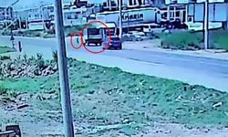 5 yaşındaki çocuğa çarpan kamyonetin sürücüsü kaçarken, o anlar kameraya yansıdı