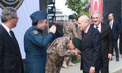 Özel Harekat Başkanı Devlet Bahçeli'nin elini öptü! O kare gündem oldu