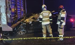 Kütahya’da sis ve hız can aldı: Kırmızı ışıkta duran tıra çarpan otomobildeki 4 kişi öldü