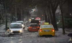İzmir’de 8 ilçeye sarı kodlu uyarı: Ani sel ve fırtına bekleniyor!