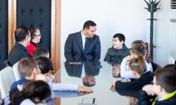 Başkan Erman Uzun’dan öğrencilere Hayat Bilgisi dersi: Minikler sordu başkan cevapladı